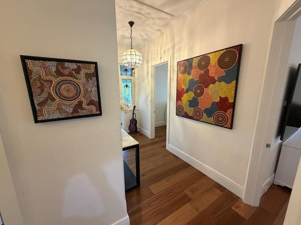Resort living 3kms from the city, Tennis Court, Pool, Large Garden House in Adelaide