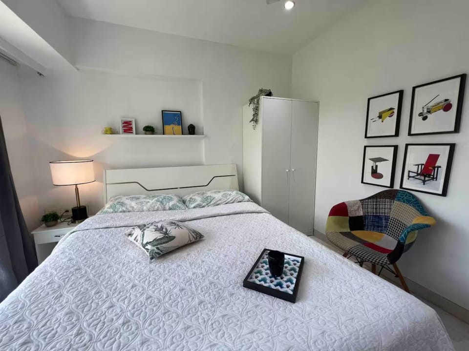 Bed, Photo of the whole room, Bedroom