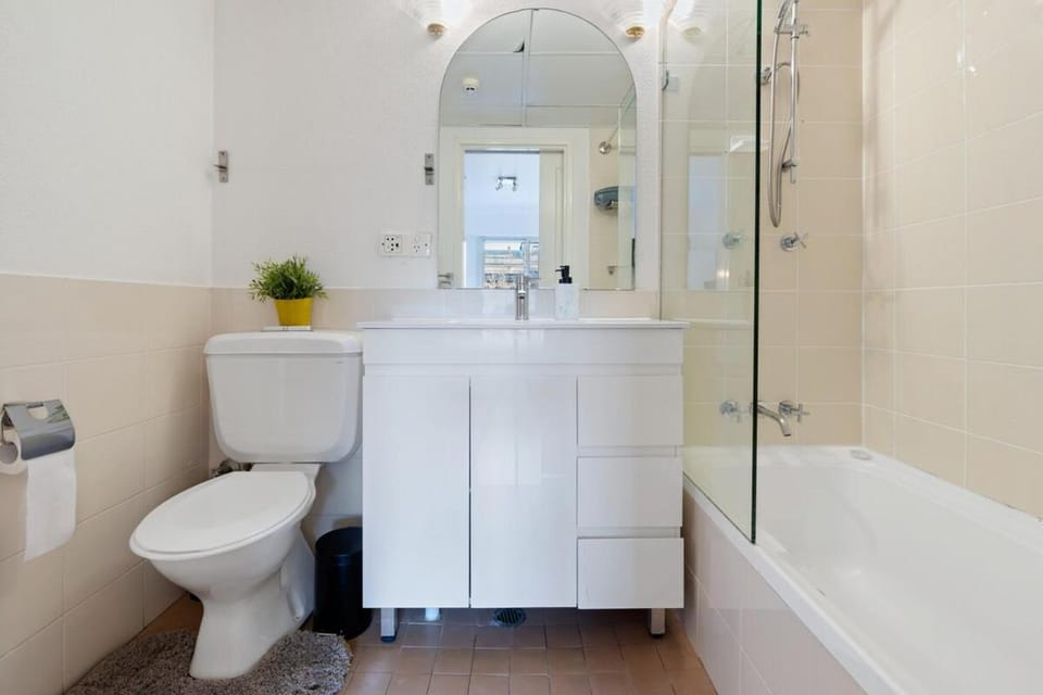 Apartment in Potts Point and Parking Apartment in Sydney