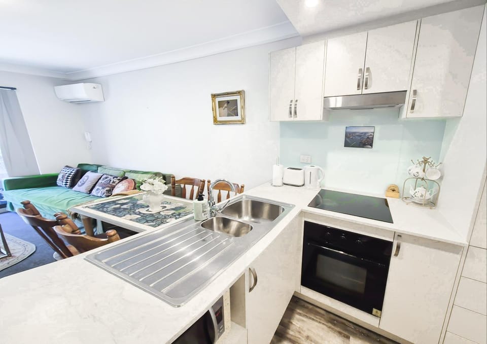 Harbour Vibe 1BR - Walk to Fish Market, Star & CBD Apartment in Sydney