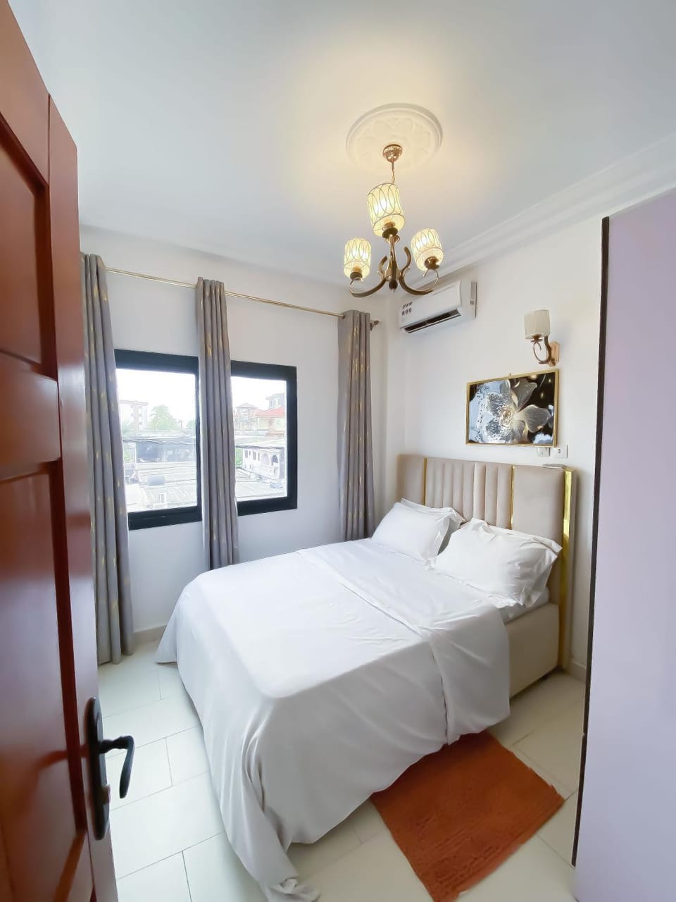 Natural Light Apt with WiFi and Washing Machine Apartment in Douala