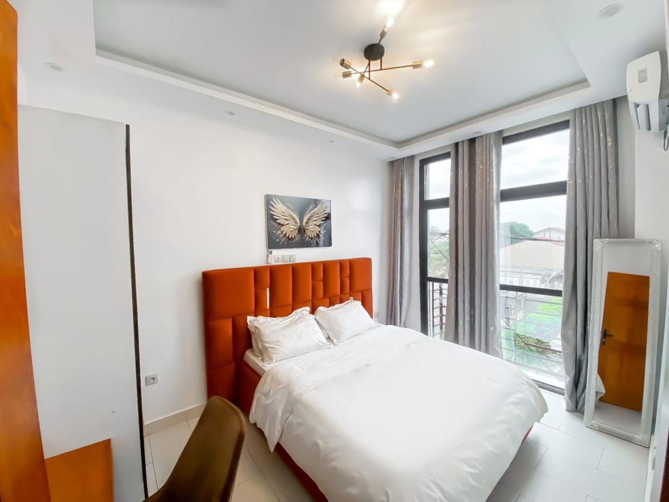 Natural Light Apt with WiFi and Washing Machine Apartment in Douala