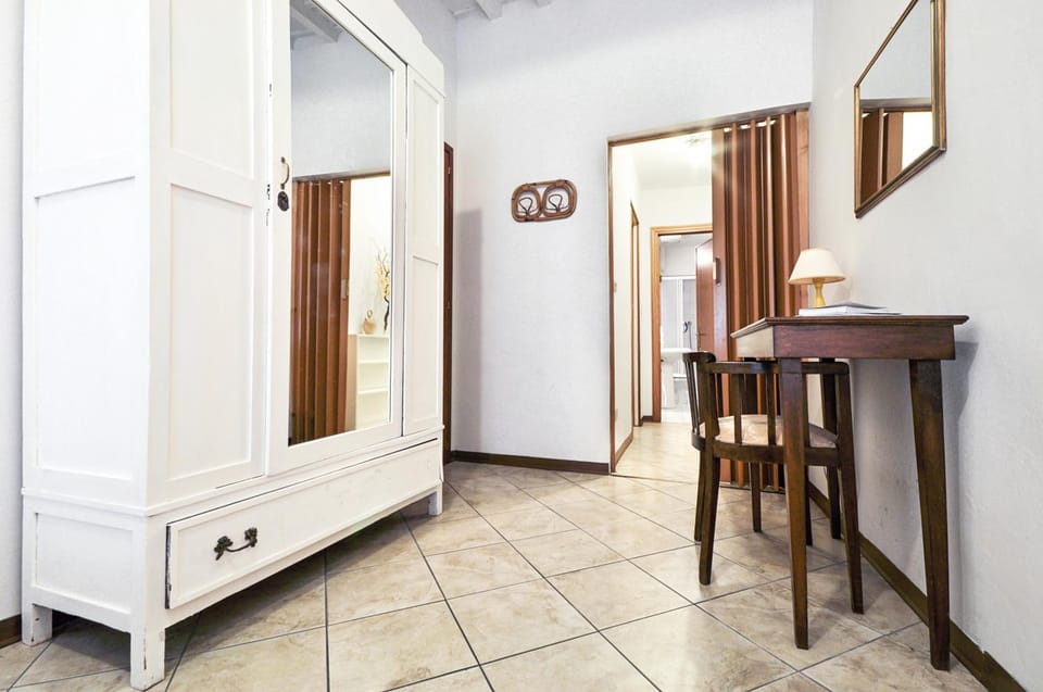 Photo of the whole room, wardrobe