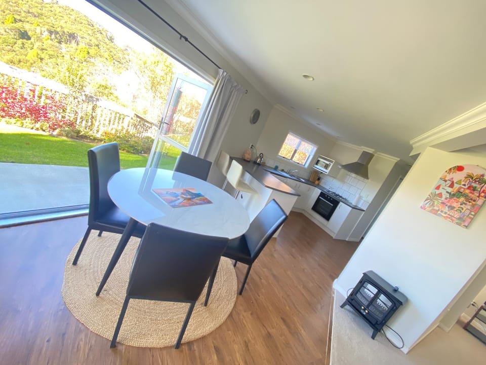 The Captain's Cove Relaxed Garden Retreat Apartment in Paihia