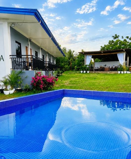 Property building, Garden, Communal kitchen, Garden view, Swimming pool