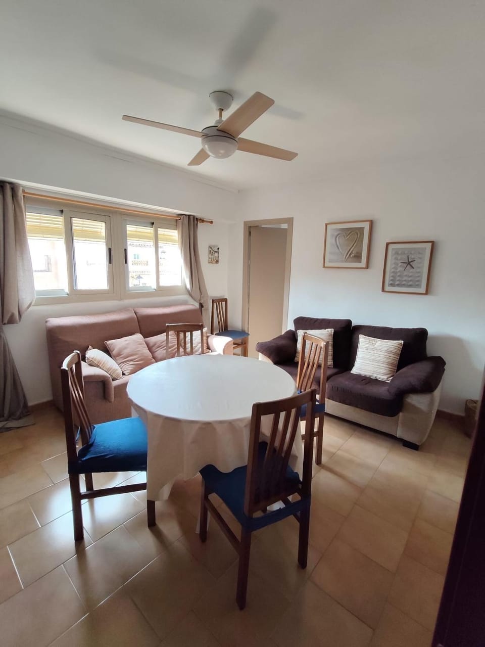Communal lounge/ TV room