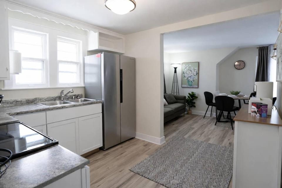 Game Room + Pool Table Near Lake & Airport & DT House in Milwaukee