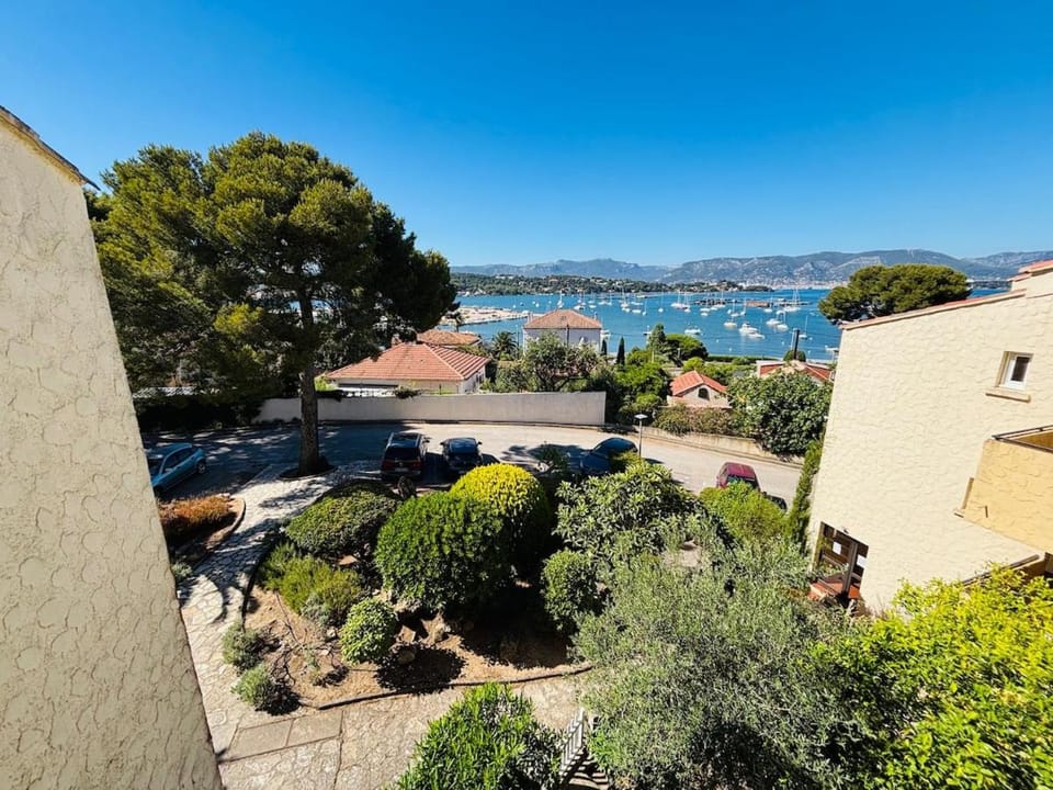 T3 Les Sablettes Piscine, Parking à 250 m de la plage Apartment in La Seyne-sur-Mer