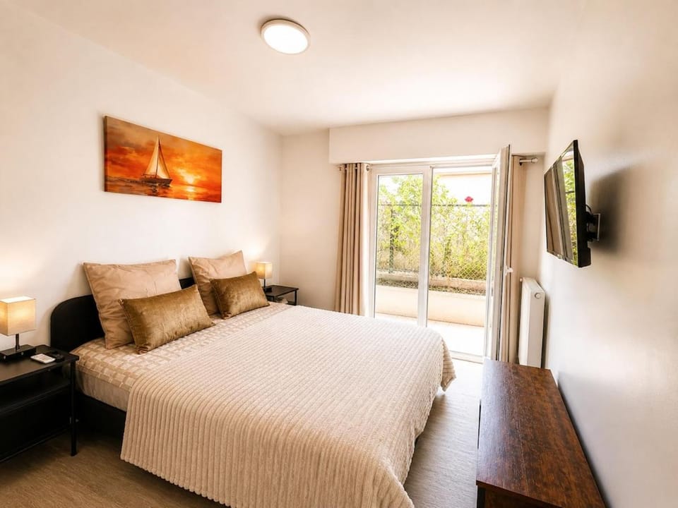 Seaside haven with private garden near Nice Apartment in Cagnes-sur-Mer