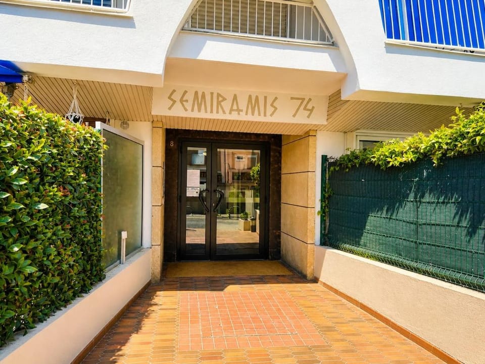 Seaside haven with private garden near Nice Apartment in Cagnes-sur-Mer