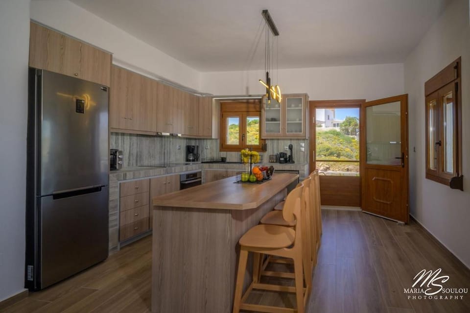 East and West, villa with endless views Villa in Decentralized Administration of the Aegean