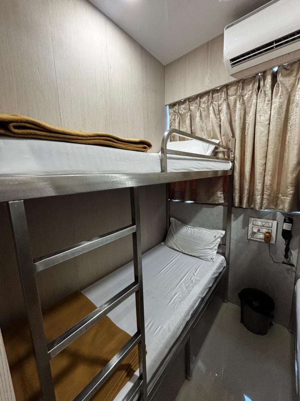 Hotel Aman Dormitory Hostel in Mumbai