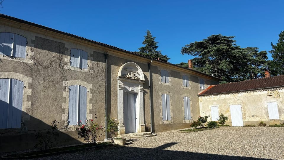 Property building, Facade/entrance, Day