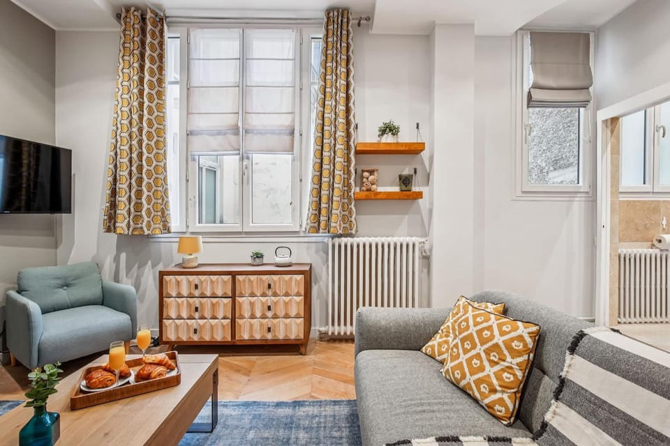 Property building, TV and multimedia, Living room, Seating area