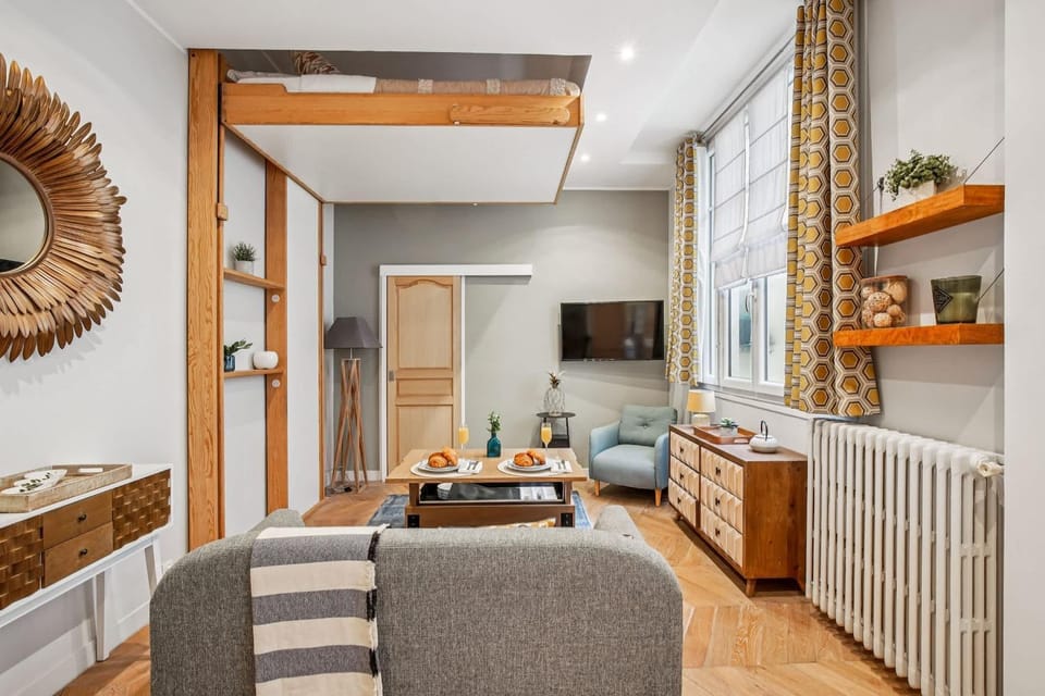 TV and multimedia, Kitchen or kitchenette, Living room, Seating area