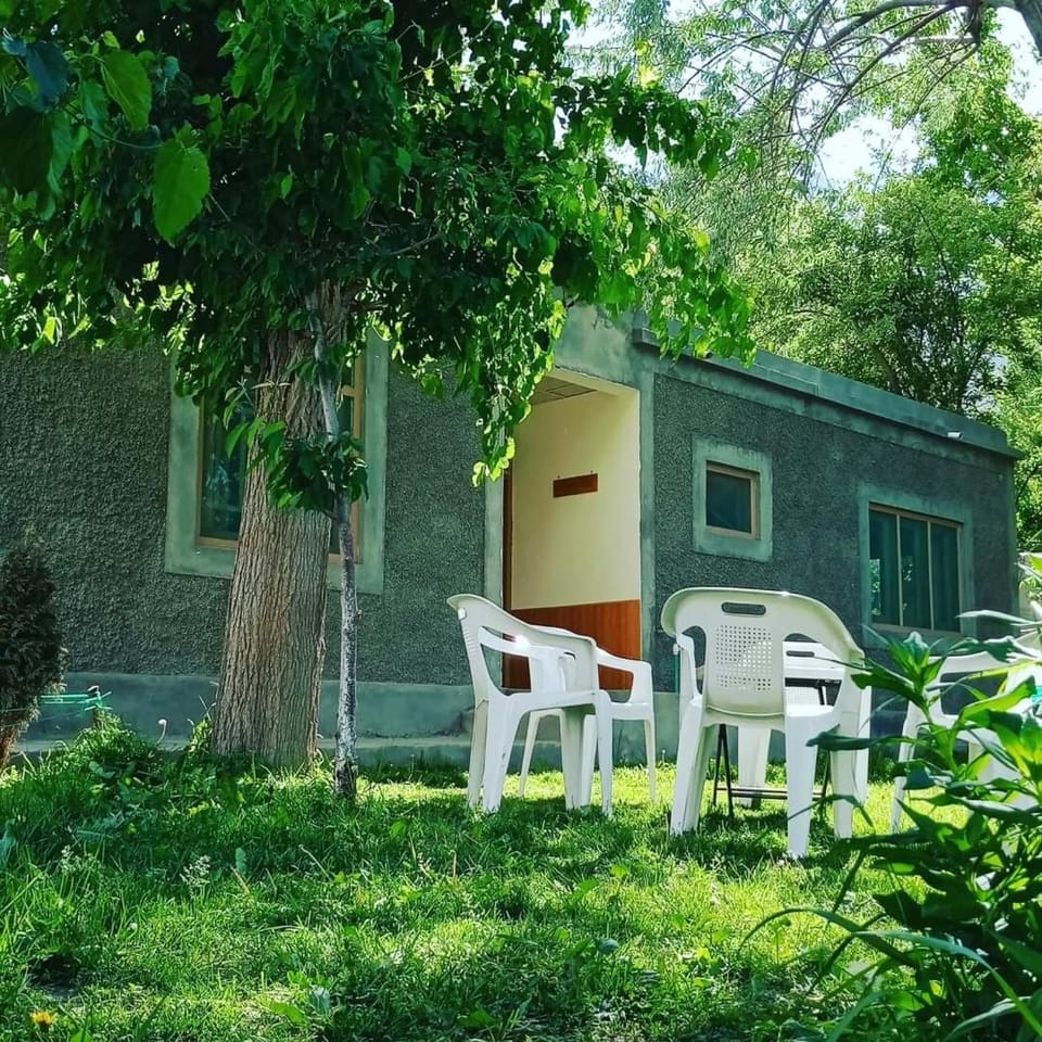 Mullberry Lodge Gulmit Bed and Breakfast in Pakistan
