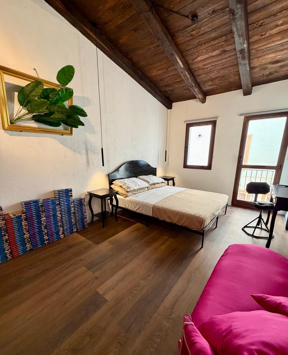Bed, Living room, Seating area