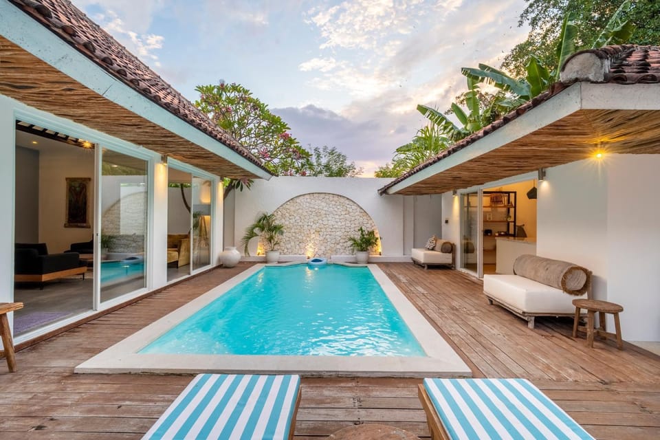 Living room, Seating area, Pool view, Swimming pool, sunbed, kitchen