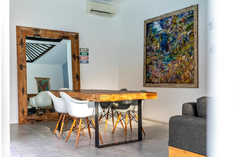 Living room, Seating area, Dining area, air conditioner