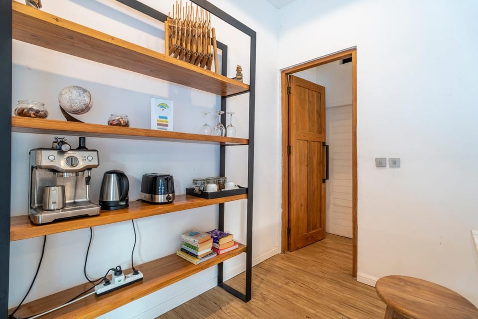 Coffee/tea facilities, kitchen