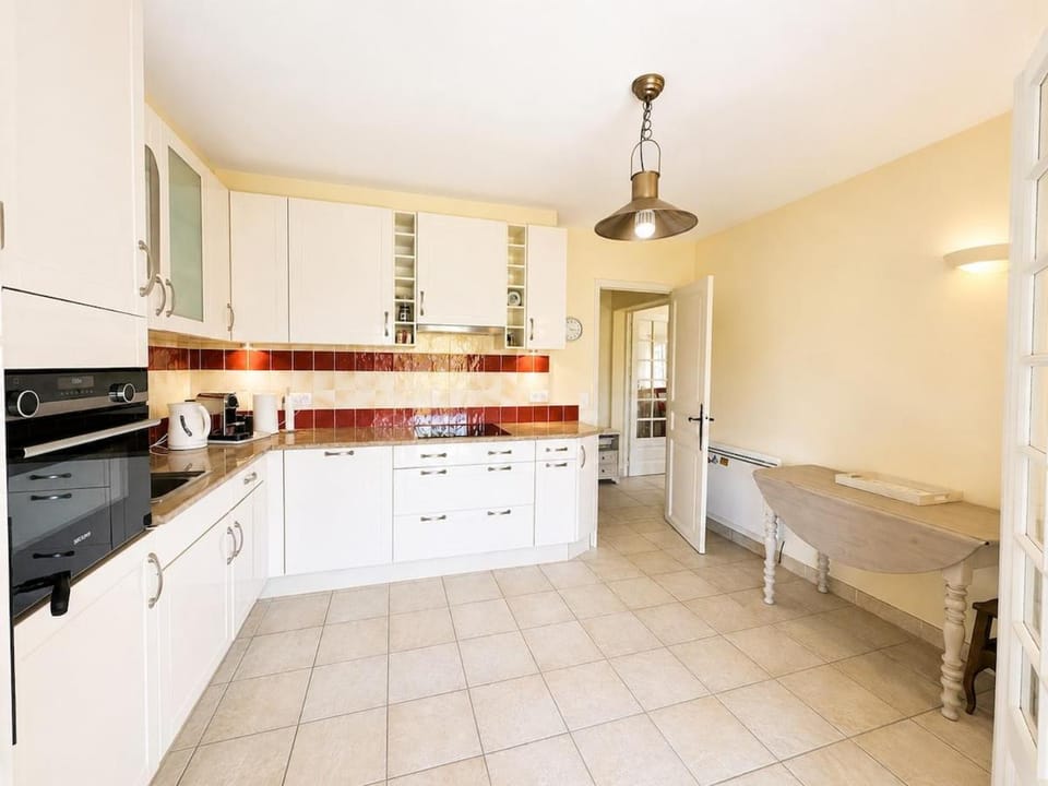 Beautiful villa with private pool with open view in a peaceful setting Villa in Mouans-Sartoux
