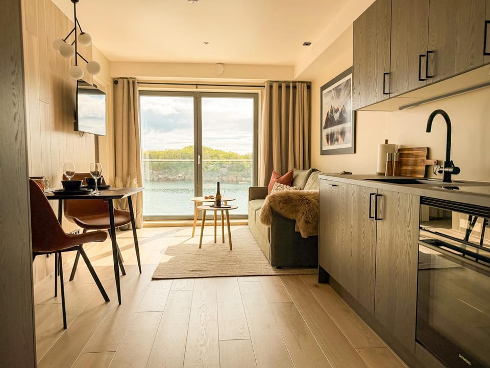 Natural landscape, Kitchen or kitchenette, Living room, Seating area, Dining area, oven, stove