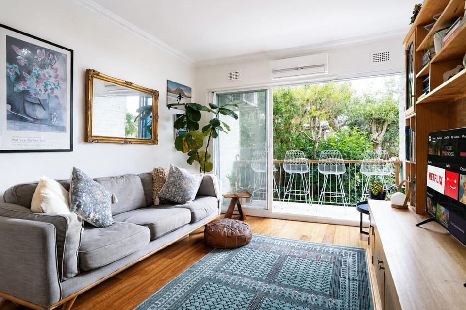 TV and multimedia, View (from property/room), Living room, Seating area, River view, air conditioner
