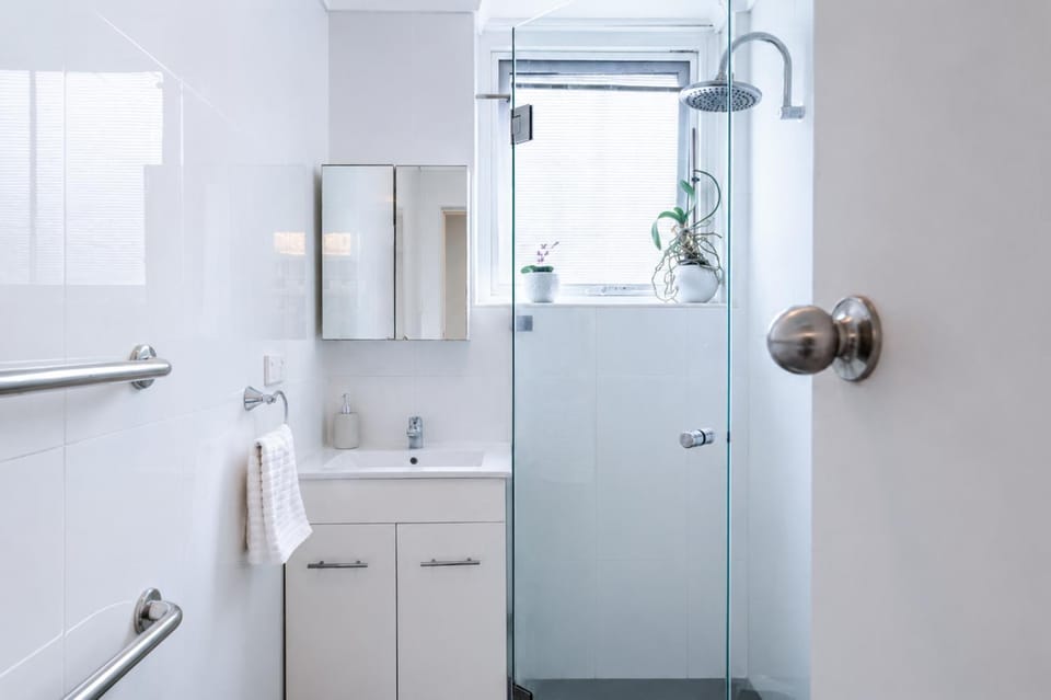 Toilet, Bathroom, towels