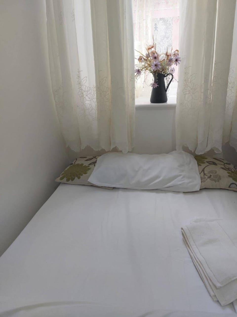 Bed, Decorative detail, Bedroom