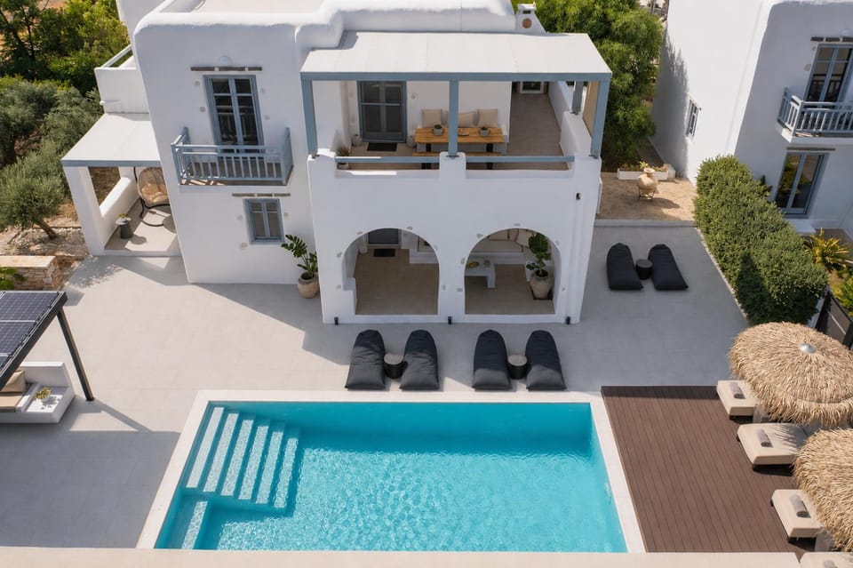 Property building, Patio, Day, View (from property/room), Balcony/Terrace, Pool view, Swimming pool, sunbed