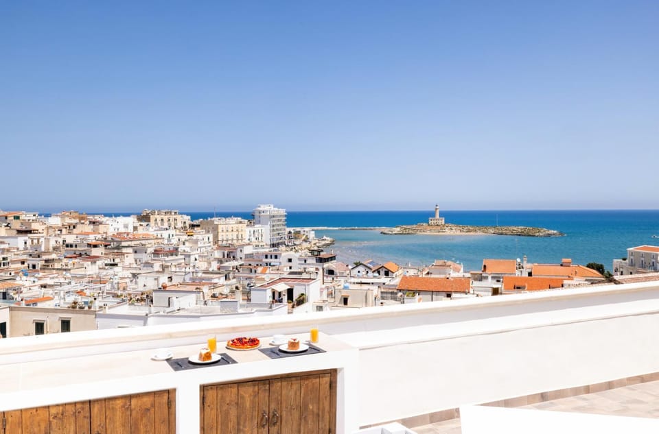 View (from property/room), City view, Landmark view, Sea view, Breakfast, Continental breakfast, Buffet breakfast, Italian breakfast