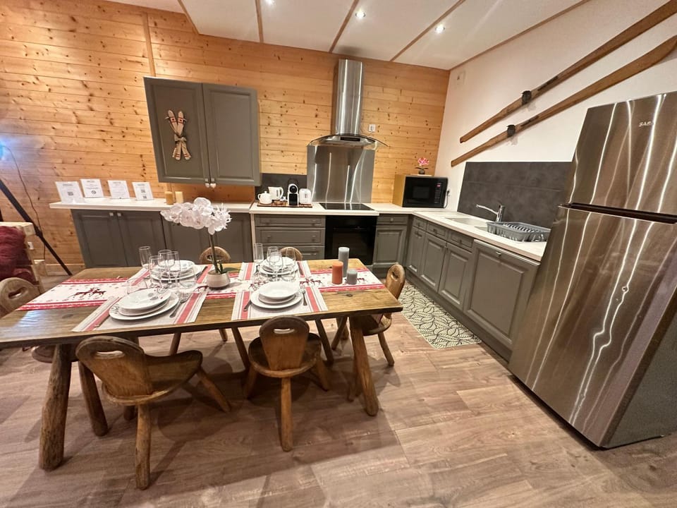 Kitchen or kitchenette, Dining area, dishwasher, oven, stove