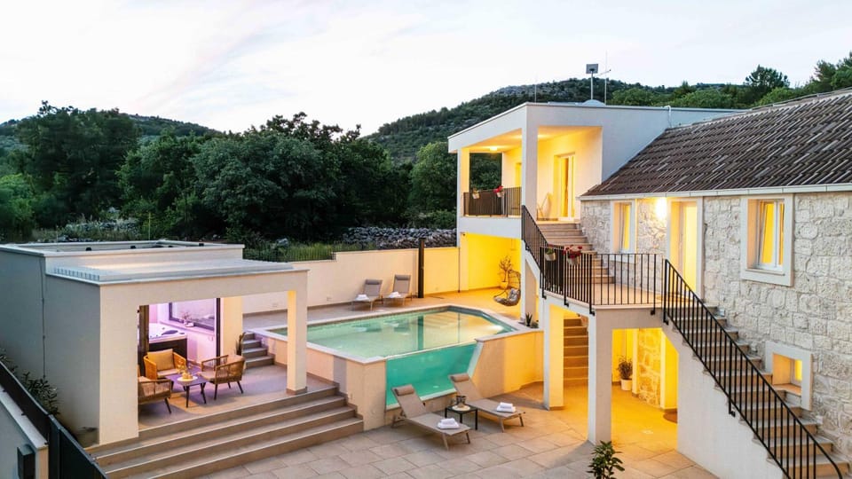 Villa MijoMare "Outdoor pool,hot tub,infrared and finnish sauna,gym and game room" Villa in Split-Dalmatia County