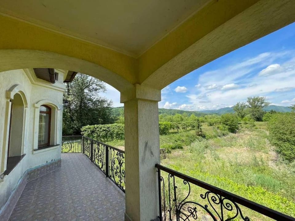 Balcony/Terrace, Mountain view