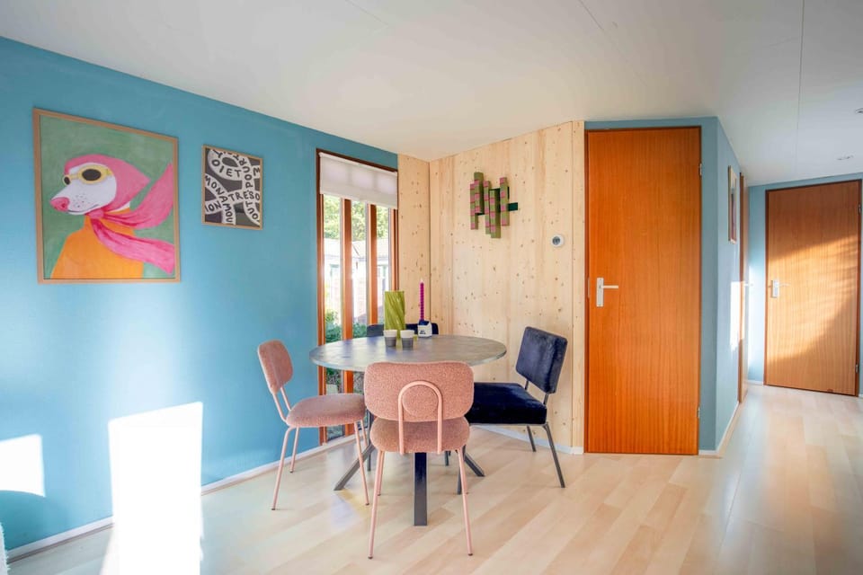 Seating area, Dining area, Breakfast