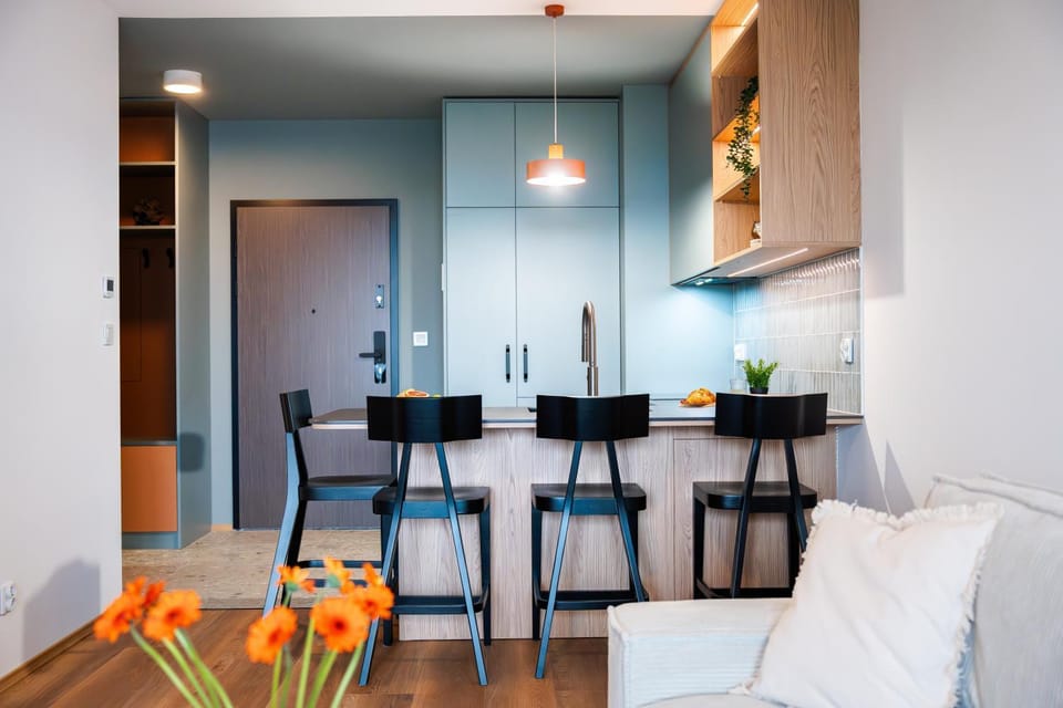 Kitchen or kitchenette, Living room, Seating area, Dining area