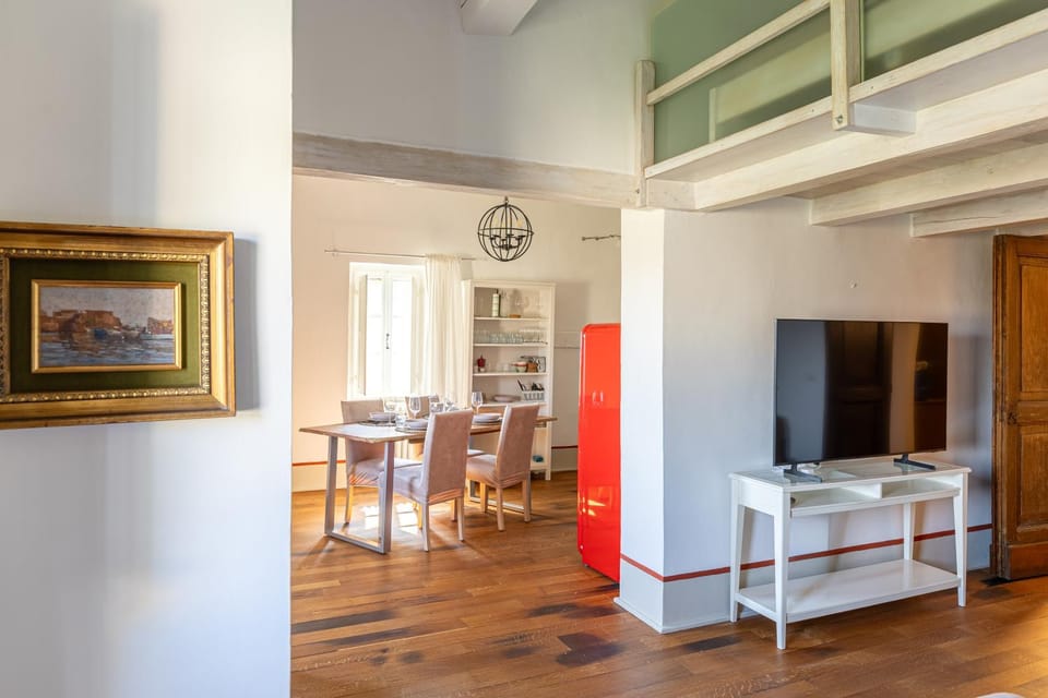 TV and multimedia, Dining area