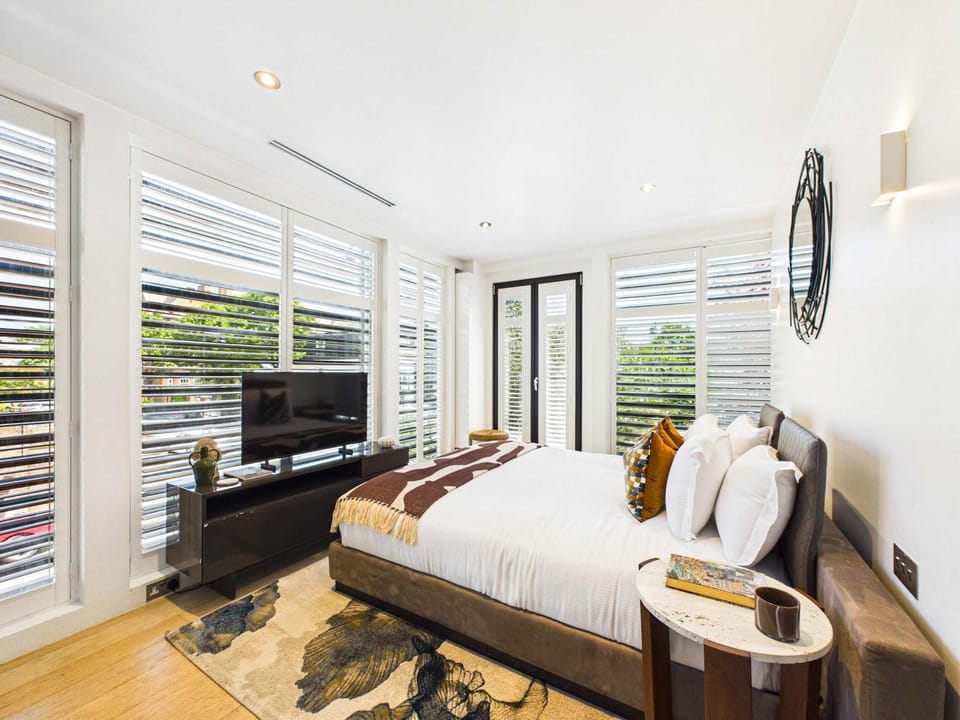 Contemporary Designer Islington House Apartment in London Borough of Islington