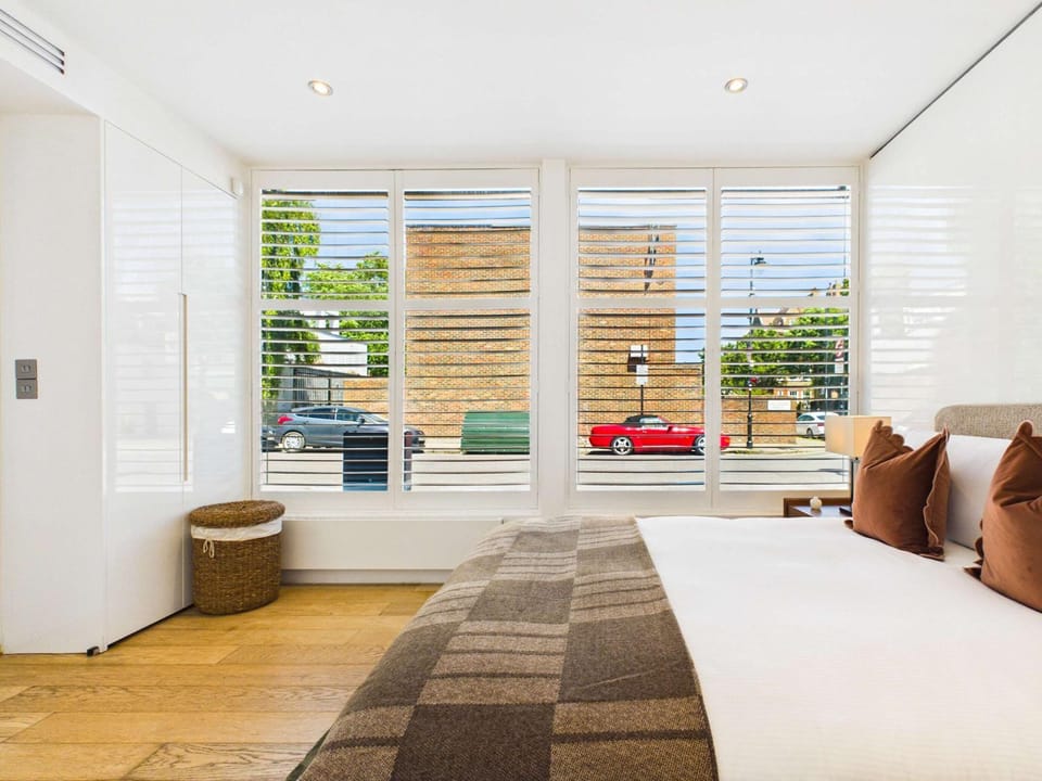 Contemporary Designer Islington House Apartment in London Borough of Islington
