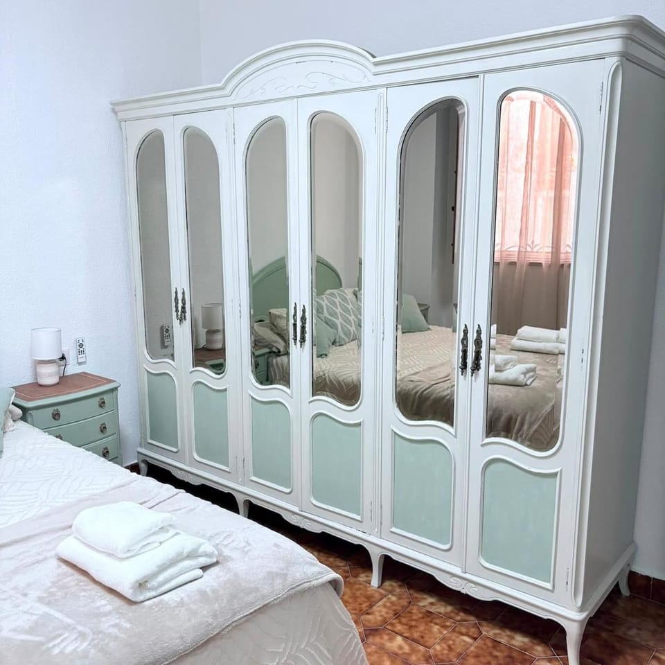 Bedroom, wardrobe