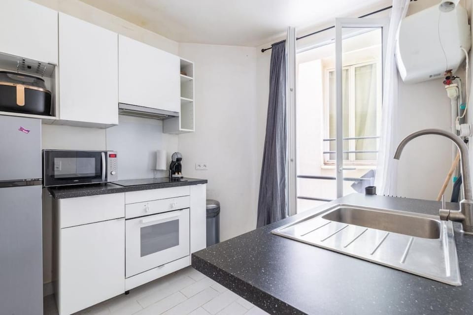 hair dresser, microwave, oven