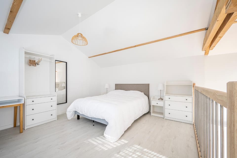 Bed, wardrobe