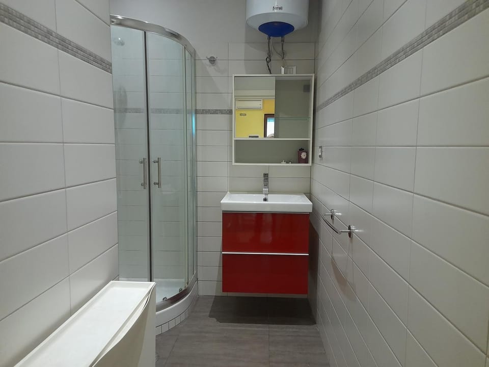 Studio apartment 150 meter from Metro B Bed and Breakfast in Rome