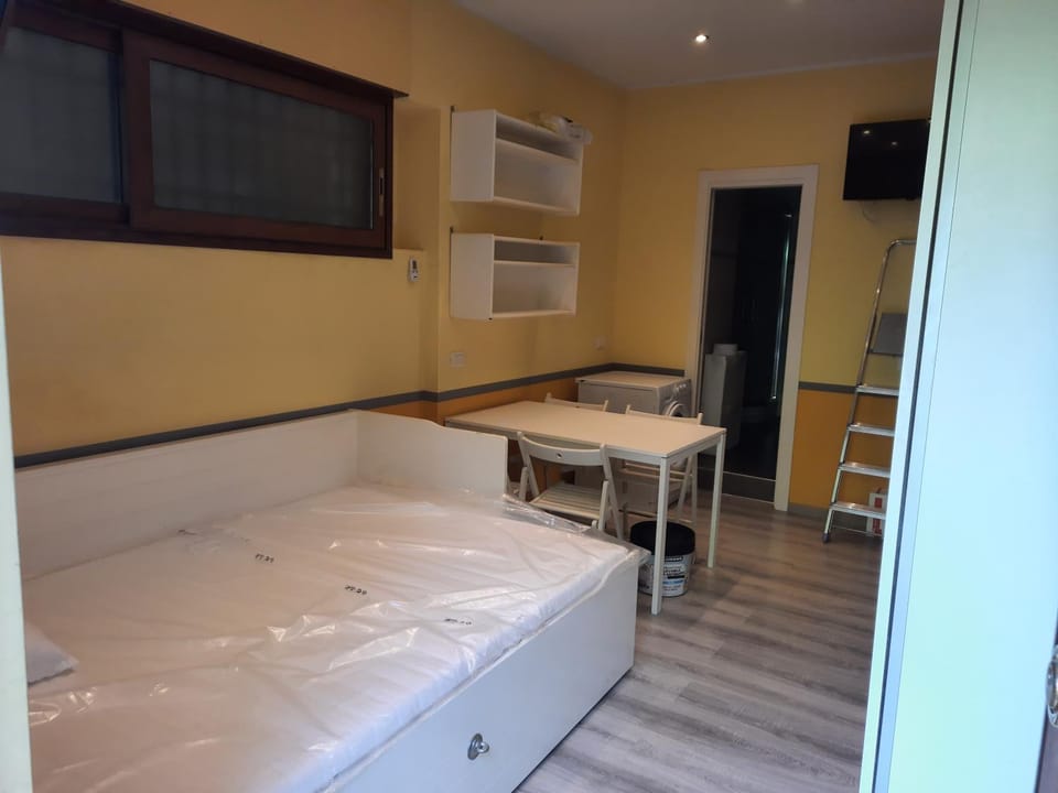 Studio apartment 150 meter from Metro B Bed and Breakfast in Rome