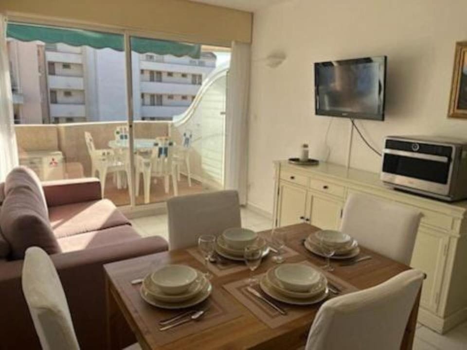 Communal lounge/ TV room, Living room, Seating area
