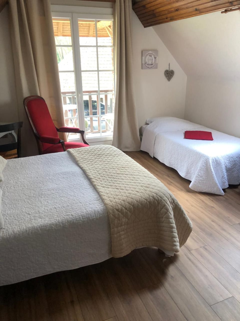 Photo of the whole room