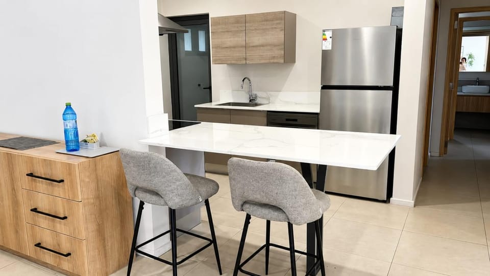 Kitchen or kitchenette, Dining area, oven