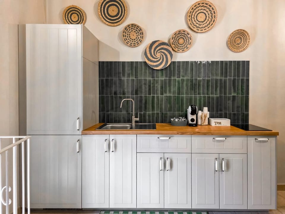 Kitchen or kitchenette, Living room, Seating area, kitchen, kitchen