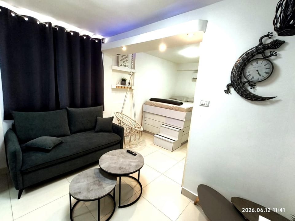 Bed, Photo of the whole room, Seating area, Bedroom