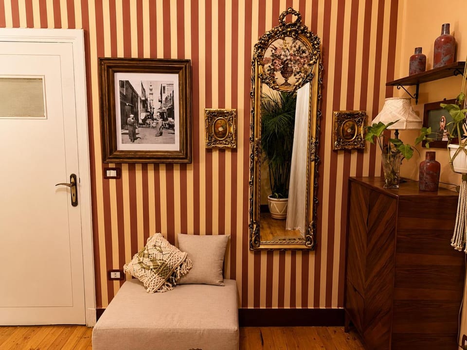 Seating area, Bedroom